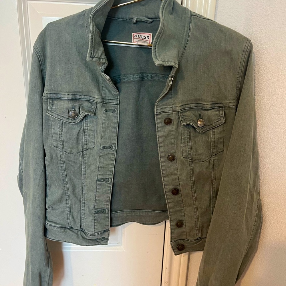 Guess light green jacket. Stretchy  material. Worn once. In excellent condition.